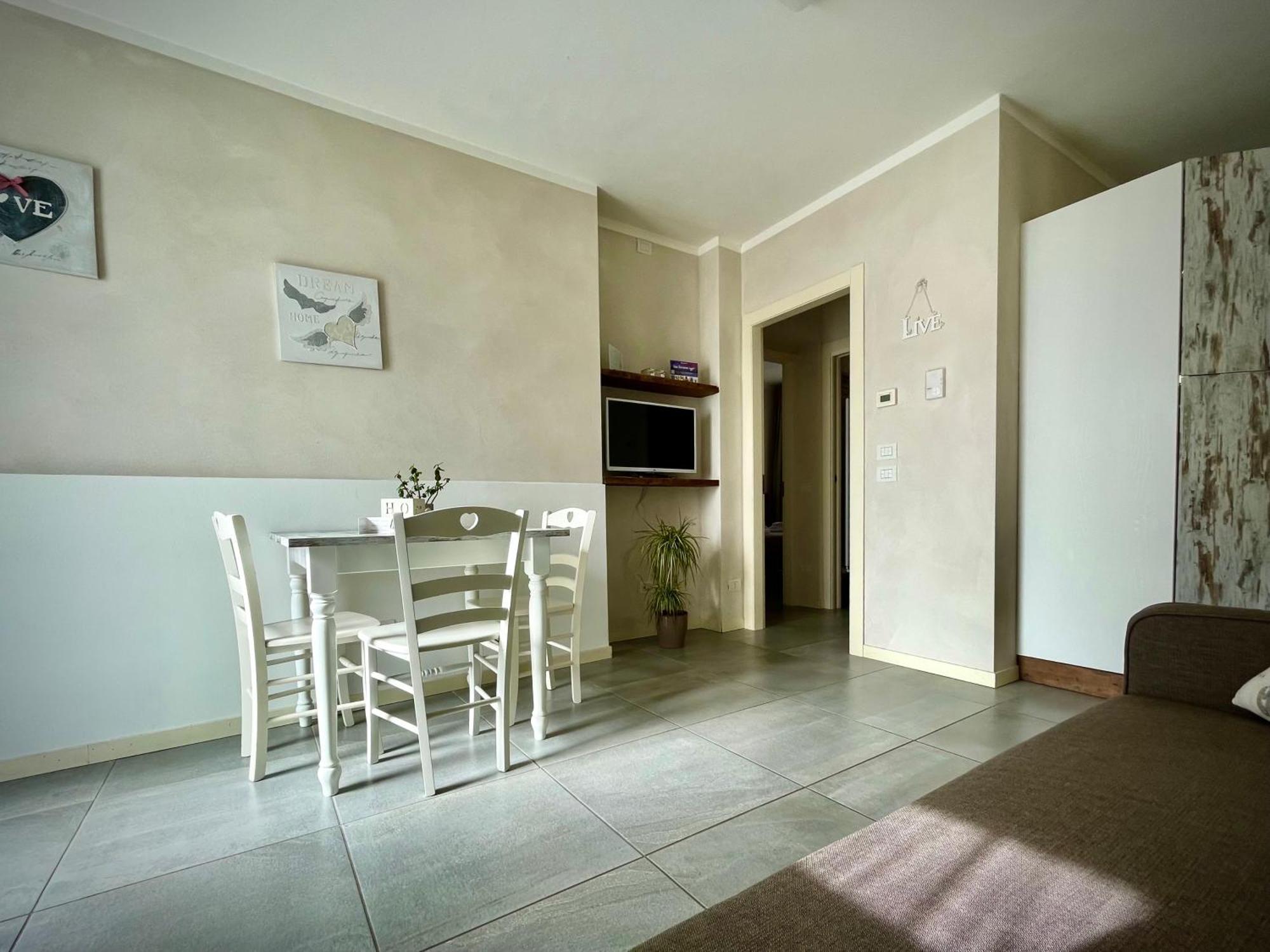 Villa Fontanelle Gardapartments ポルペナッツェ・デル・ガルダ エクステリア 写真